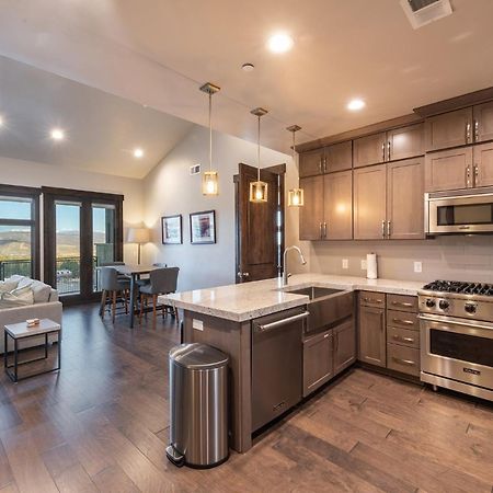 Blackstone Luxury 2Br, Walk To Skiing At Cabriolet, Mountain View, Shared Pool And Hot Tub, Gym بارك سيتي المظهر الخارجي الصورة